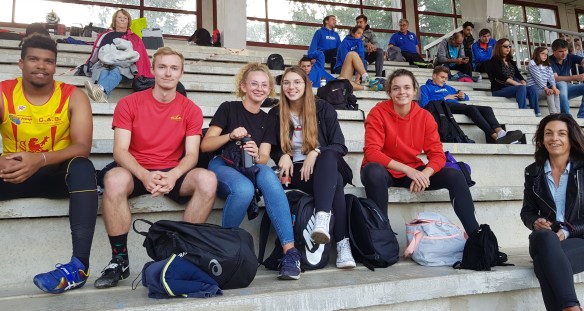 L'équipe de lancer de poids mixte du CAB 1